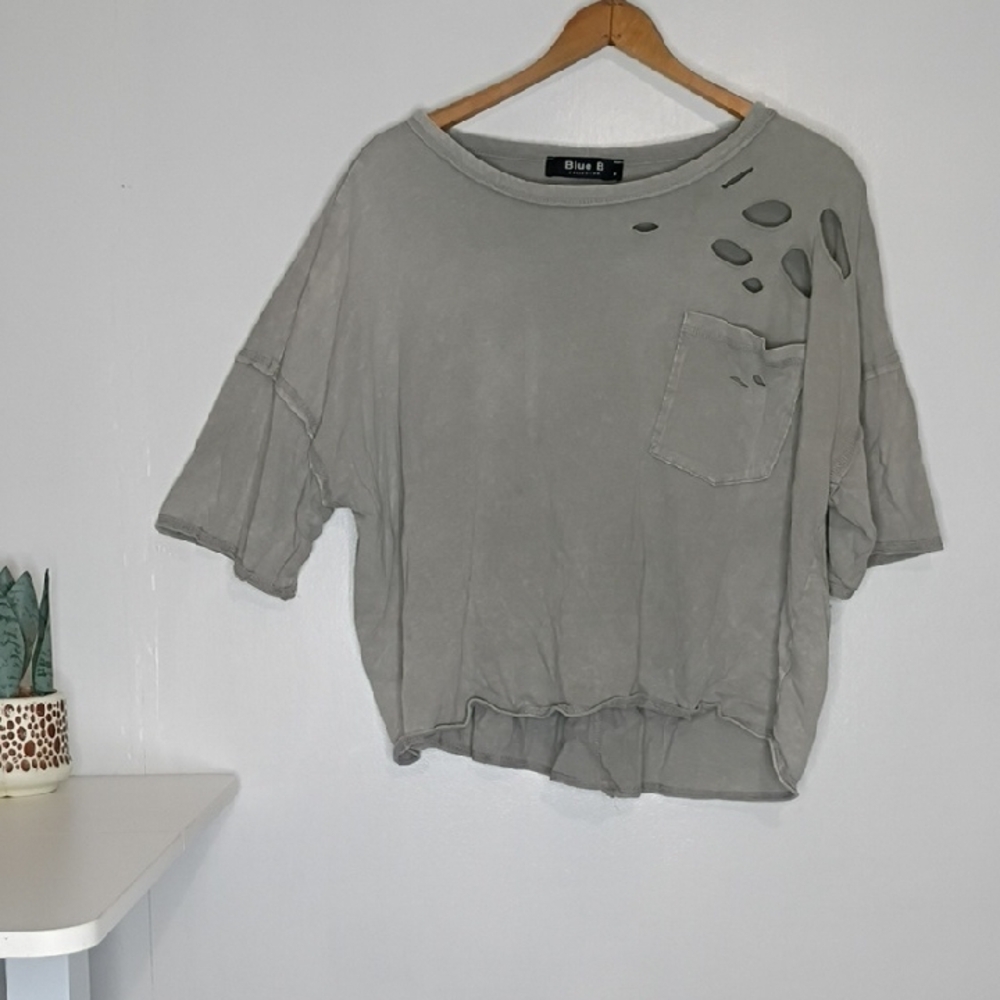 Blue B Charcoal Distressed Short Sleeve Tee Cropped Shirt Women's Medium Grunge